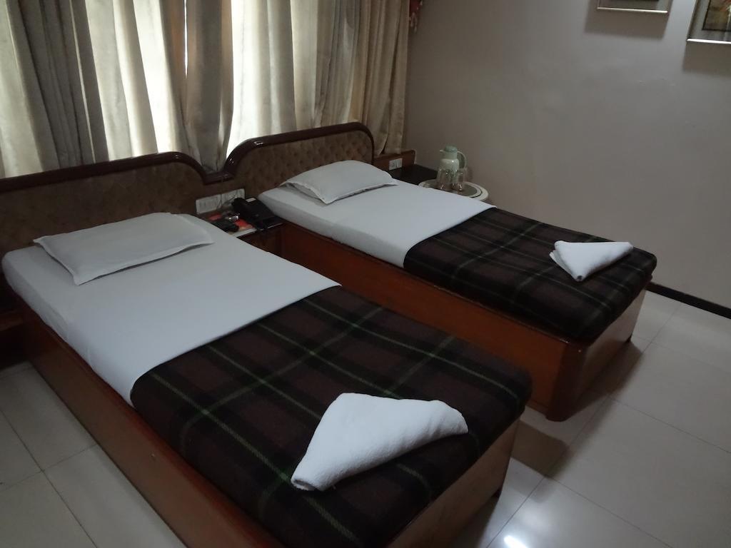 מומביי Hotel Ashwin מראה חיצוני תמונה