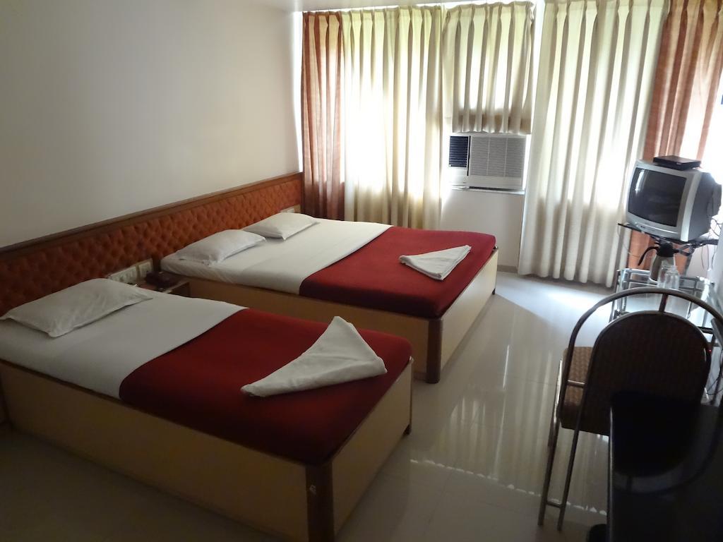 מומביי Hotel Ashwin מראה חיצוני תמונה